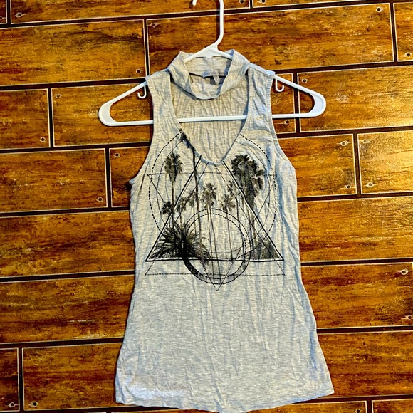 Tank tops - Picture 2 of 3